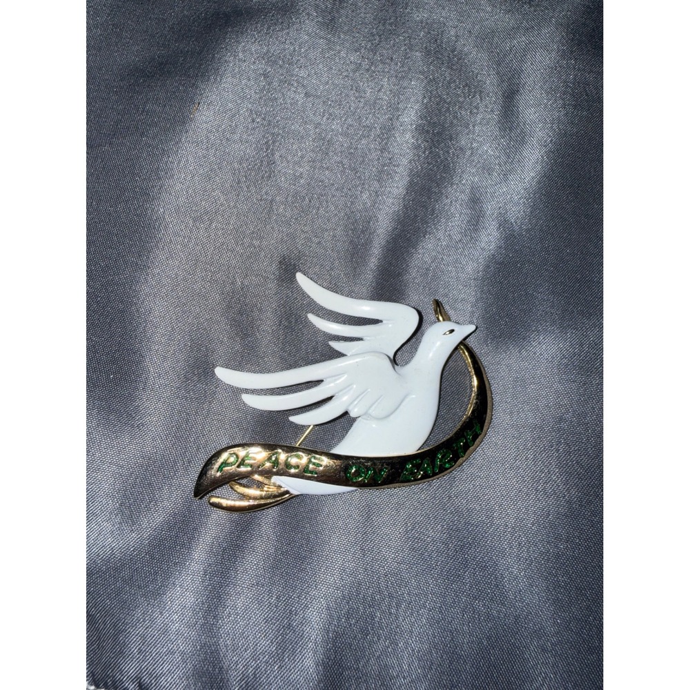 Vintage Dove Peace on Earth Brooch Pin Gold Tone White Enamel Christmas Jewelry